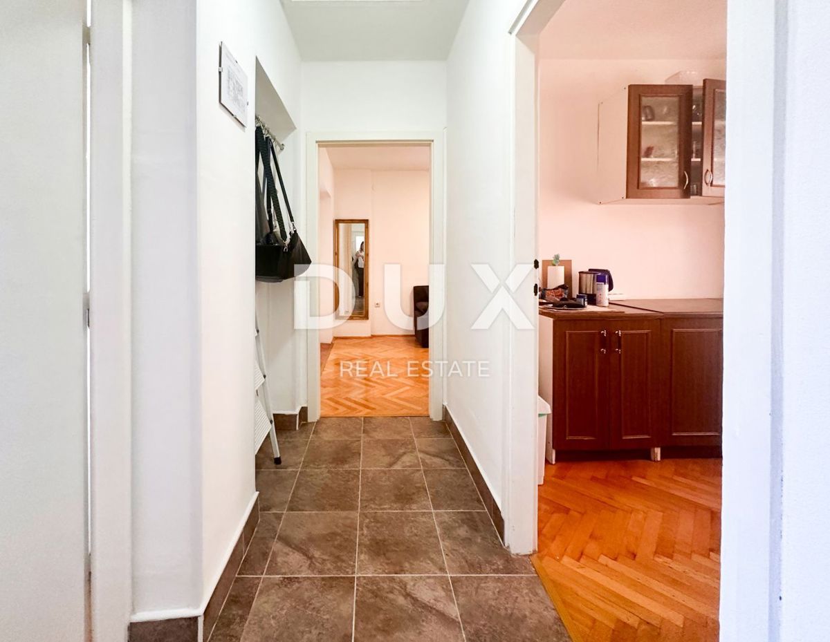 CRIKVENICA - Apartma razdeljen na dva apartmaja s čudovitim pogledom na morje. GARAŽA!