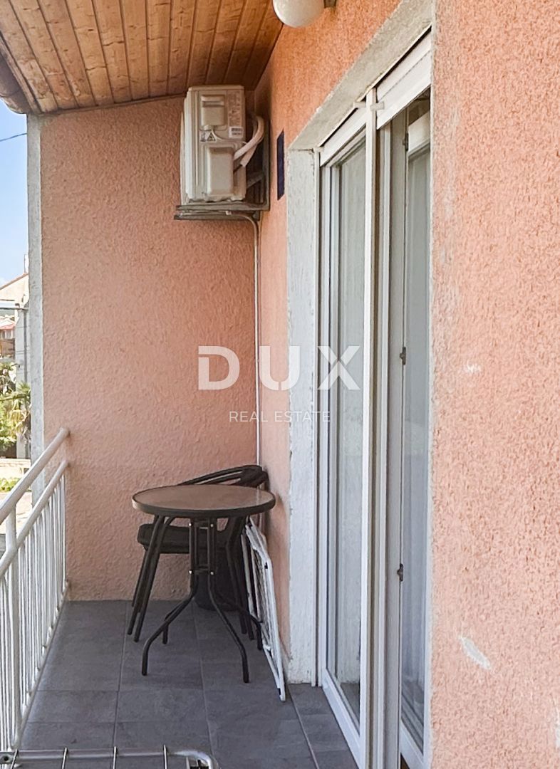 CRIKVENICA - Apartma razdeljen na dva apartmaja s čudovitim pogledom na morje. GARAŽA!