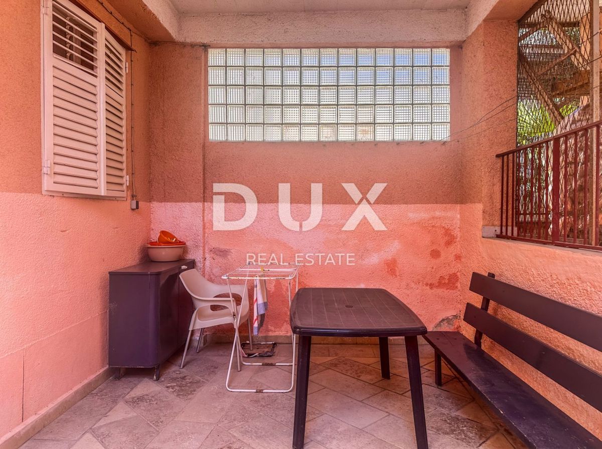 CRIKVENICA - Apartma razdeljen na dva apartmaja s čudovitim pogledom na morje. GARAŽA!