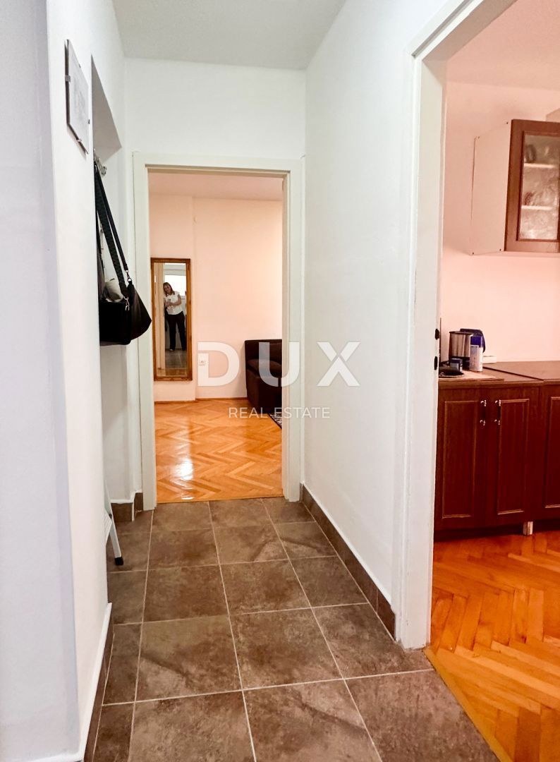 CRIKVENICA - Apartma razdeljen na dva apartmaja s čudovitim pogledom na morje. GARAŽA!