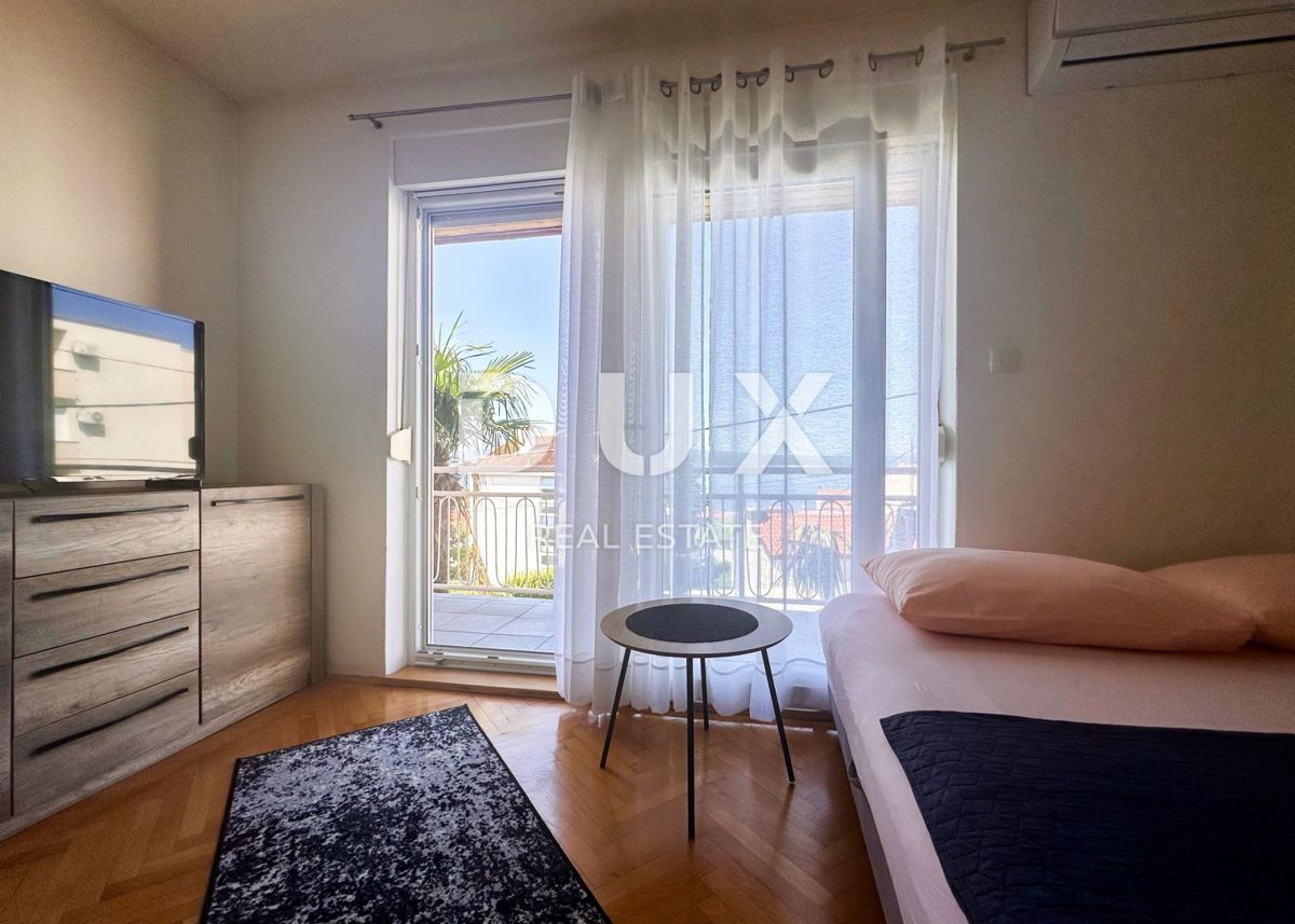 CRIKVENICA - Apartma razdeljen na dva apartmaja s čudovitim pogledom na morje. GARAŽA!