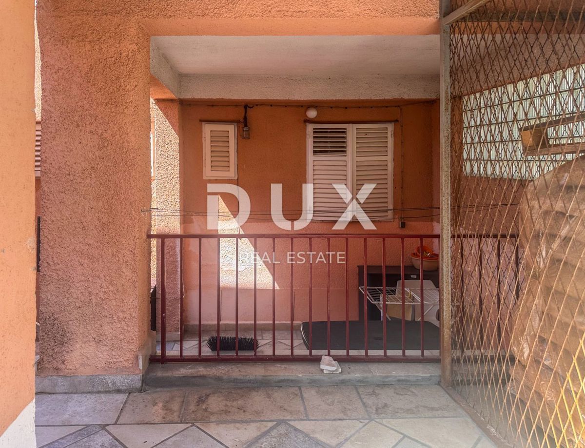 CRIKVENICA - Apartma razdeljen na dva apartmaja s čudovitim pogledom na morje. GARAŽA!