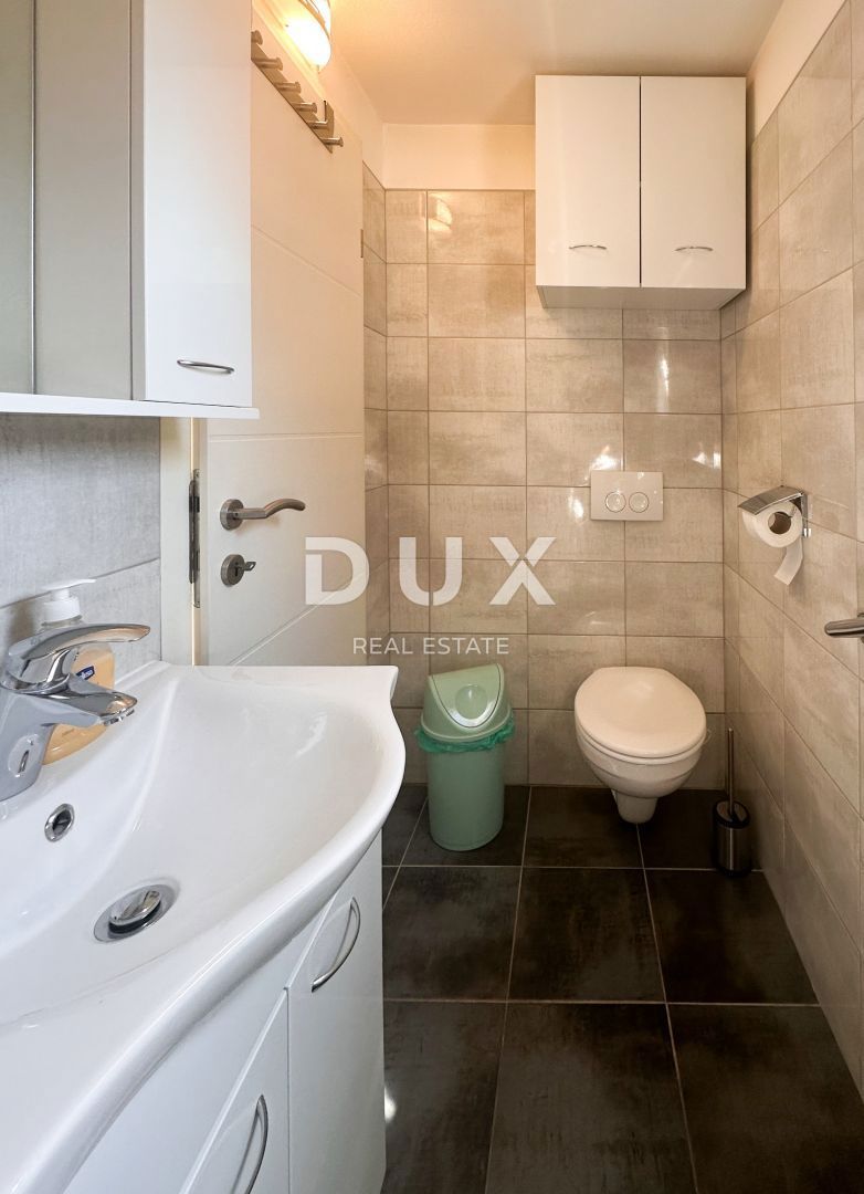 CRIKVENICA - Apartma razdeljen na dva apartmaja s čudovitim pogledom na morje. GARAŽA!