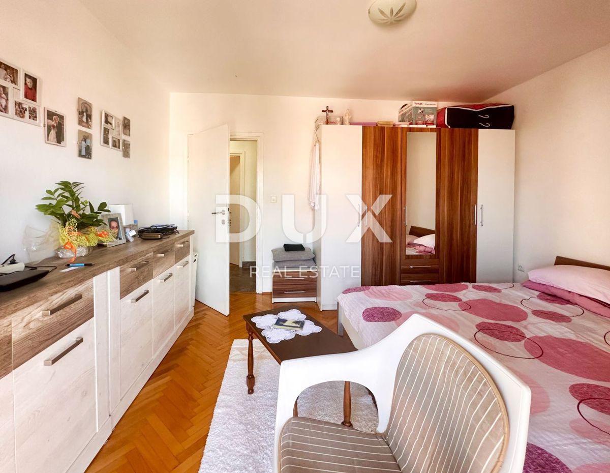 CRIKVENICA - Apartma razdeljen na dva apartmaja s čudovitim pogledom na morje. GARAŽA!