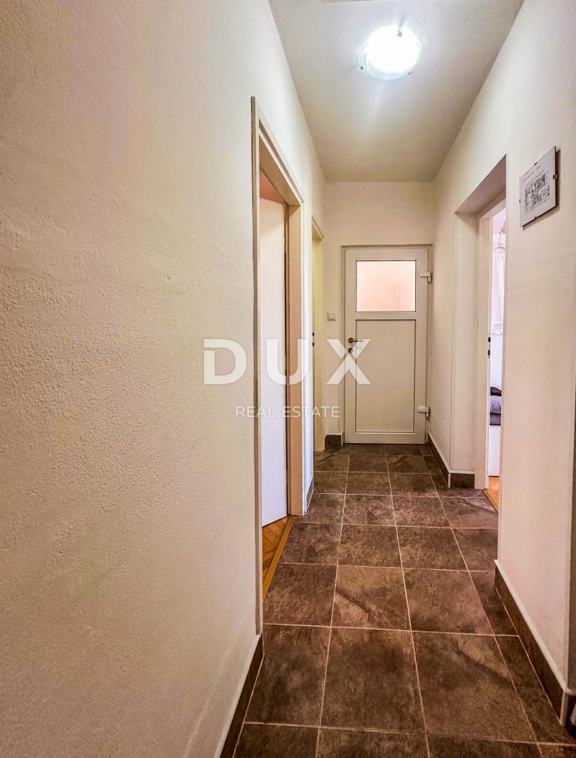 CRIKVENICA - Apartma razdeljen na dva apartmaja s čudovitim pogledom na morje. GARAŽA!