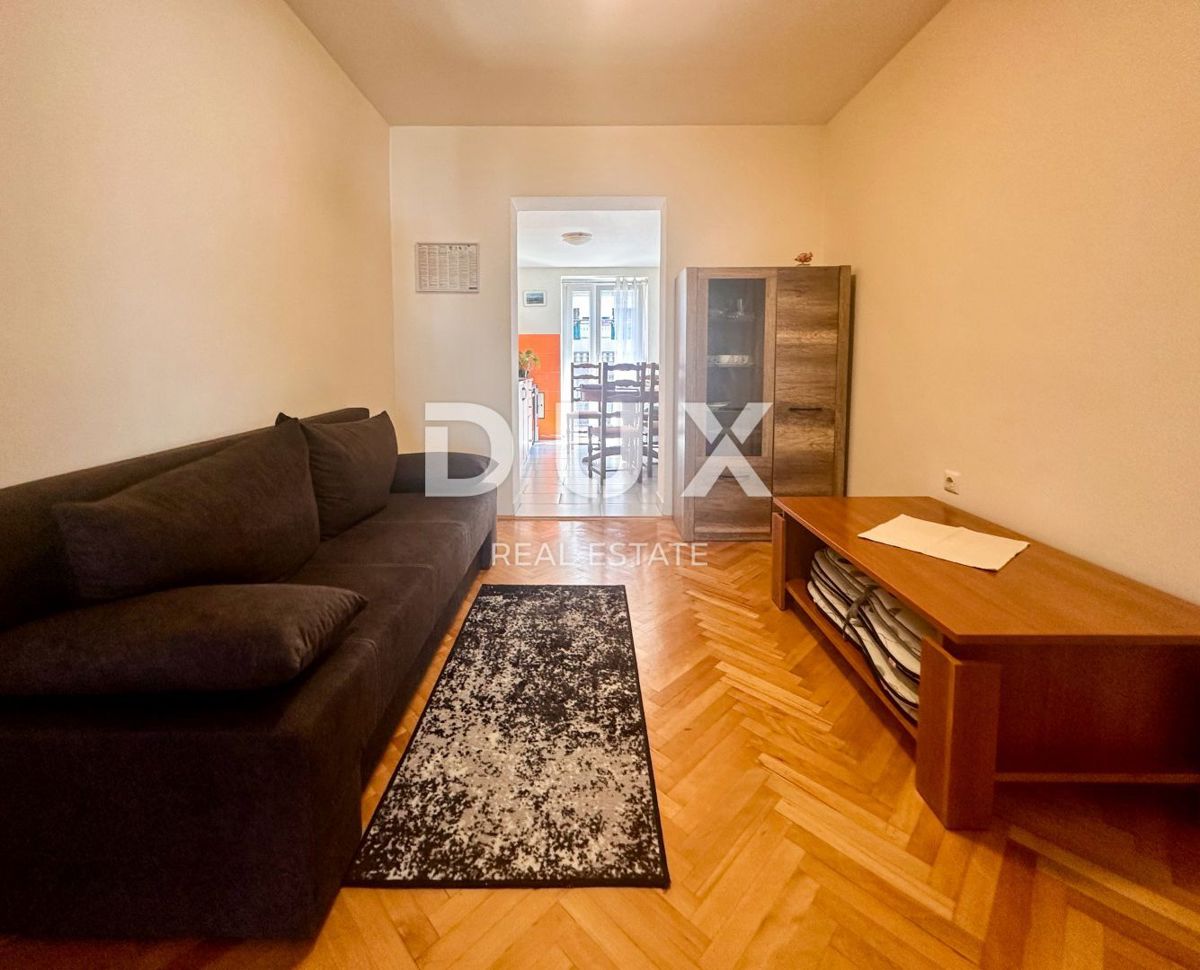 CRIKVENICA - Apartma razdeljen na dva apartmaja s čudovitim pogledom na morje. GARAŽA!