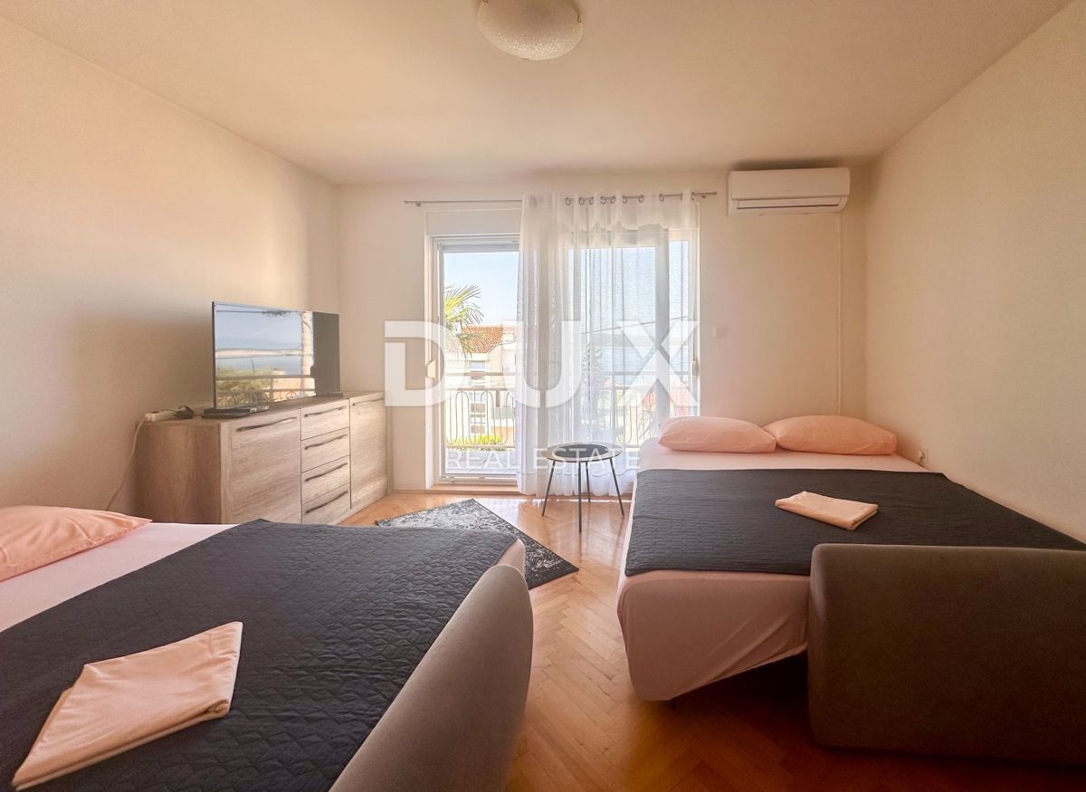 CRIKVENICA - Apartma razdeljen na dva apartmaja s čudovitim pogledom na morje. GARAŽA!
