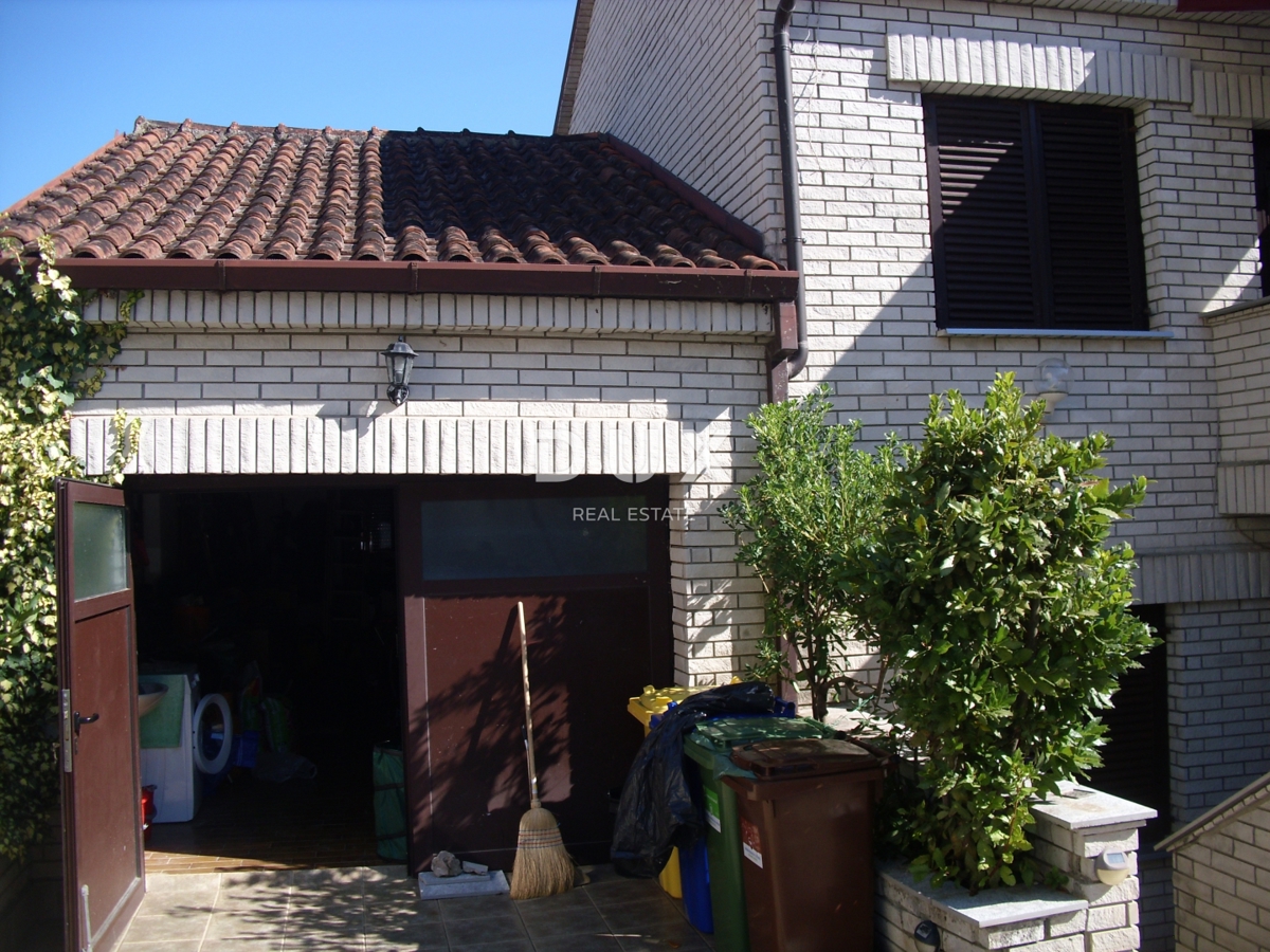 OTOK KRK, ZALIV SOLINE - Samostojna hiša 100 m od morja