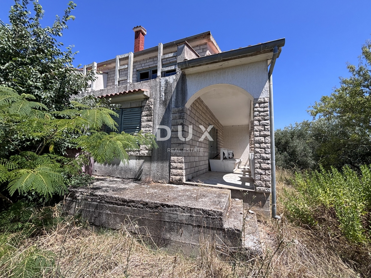 PAŠMAN, NEVIĐANE - Hiša za prenovo 100 m od morja