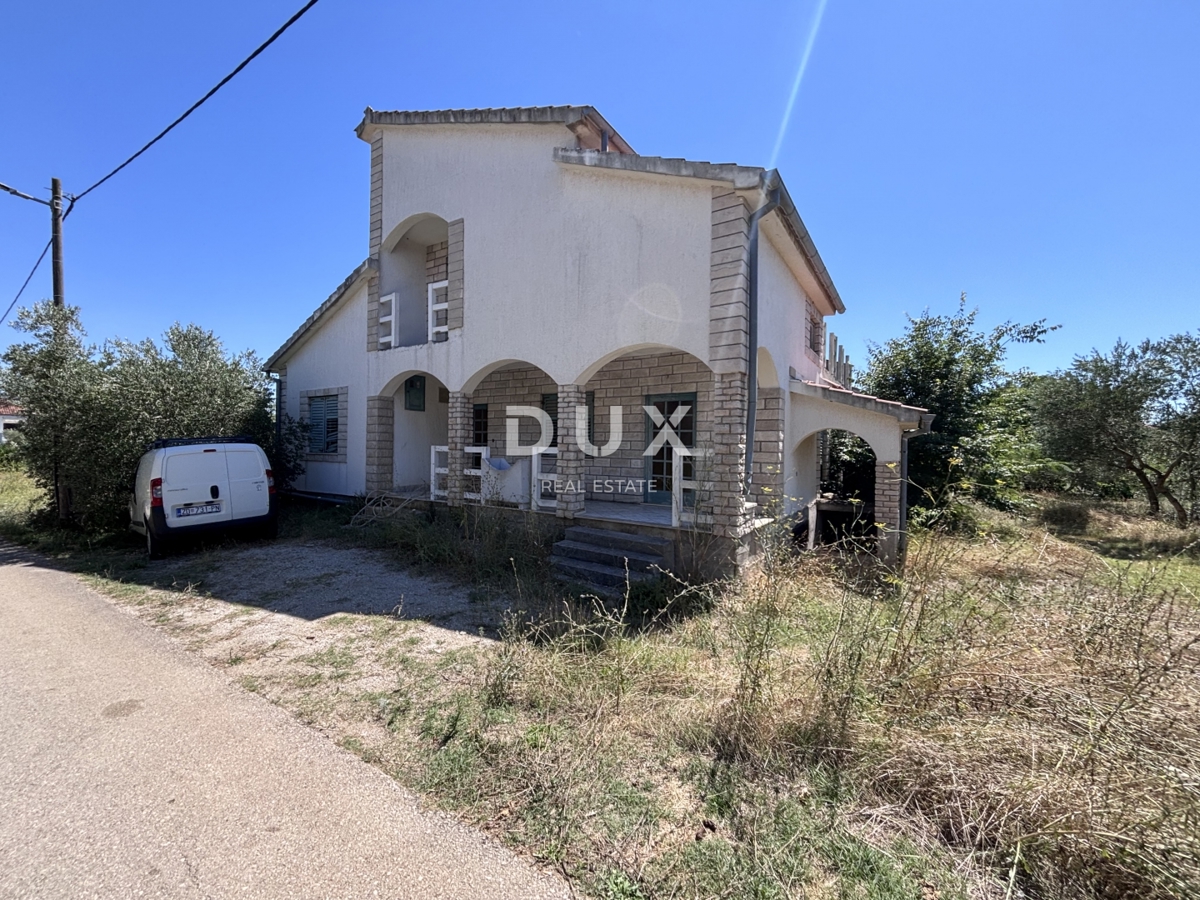 PAŠMAN, NEVIĐANE - Hiša za prenovo 100 m od morja