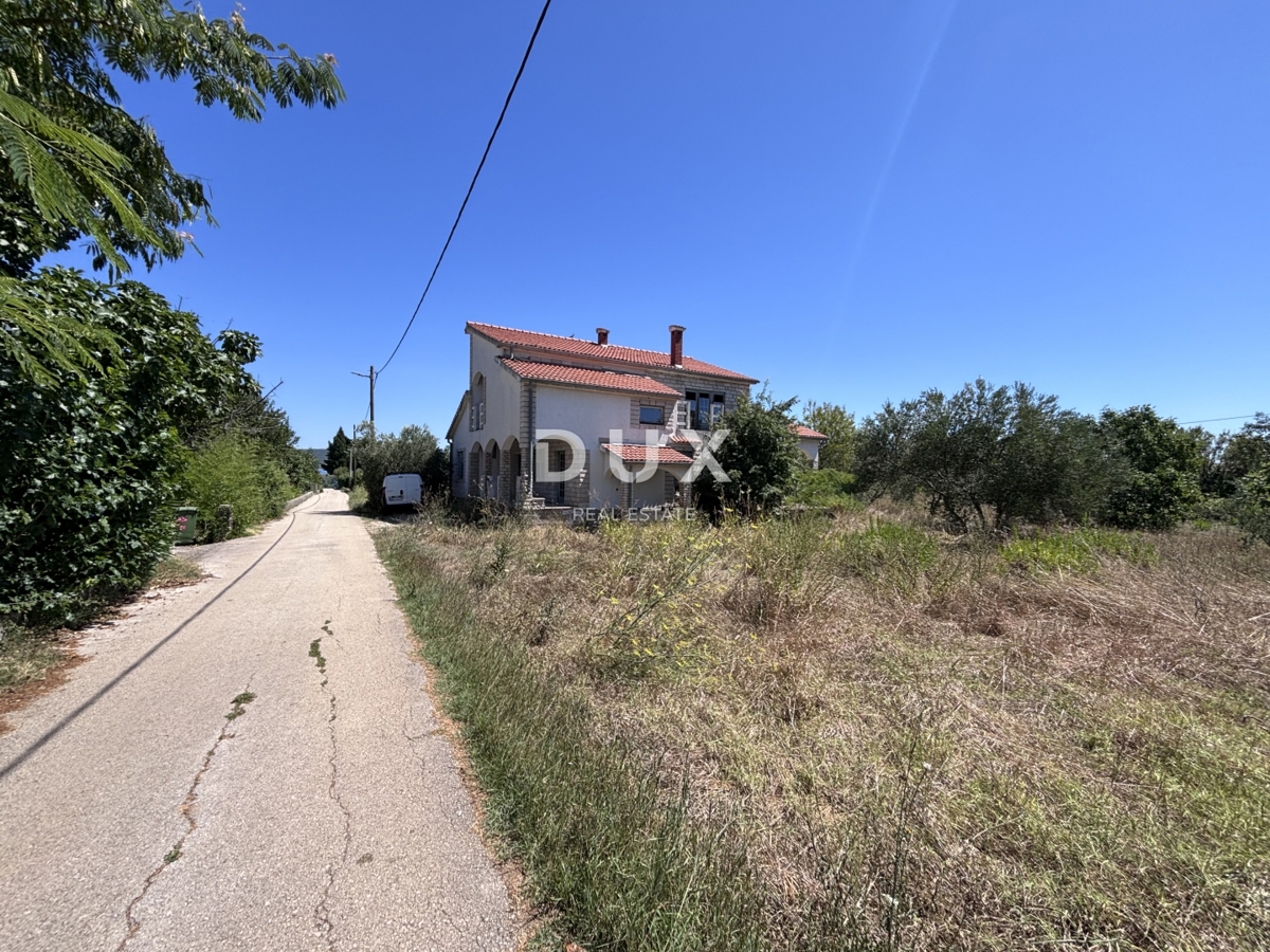 PAŠMAN, NEVIĐANE - Hiša za prenovo 100 m od morja