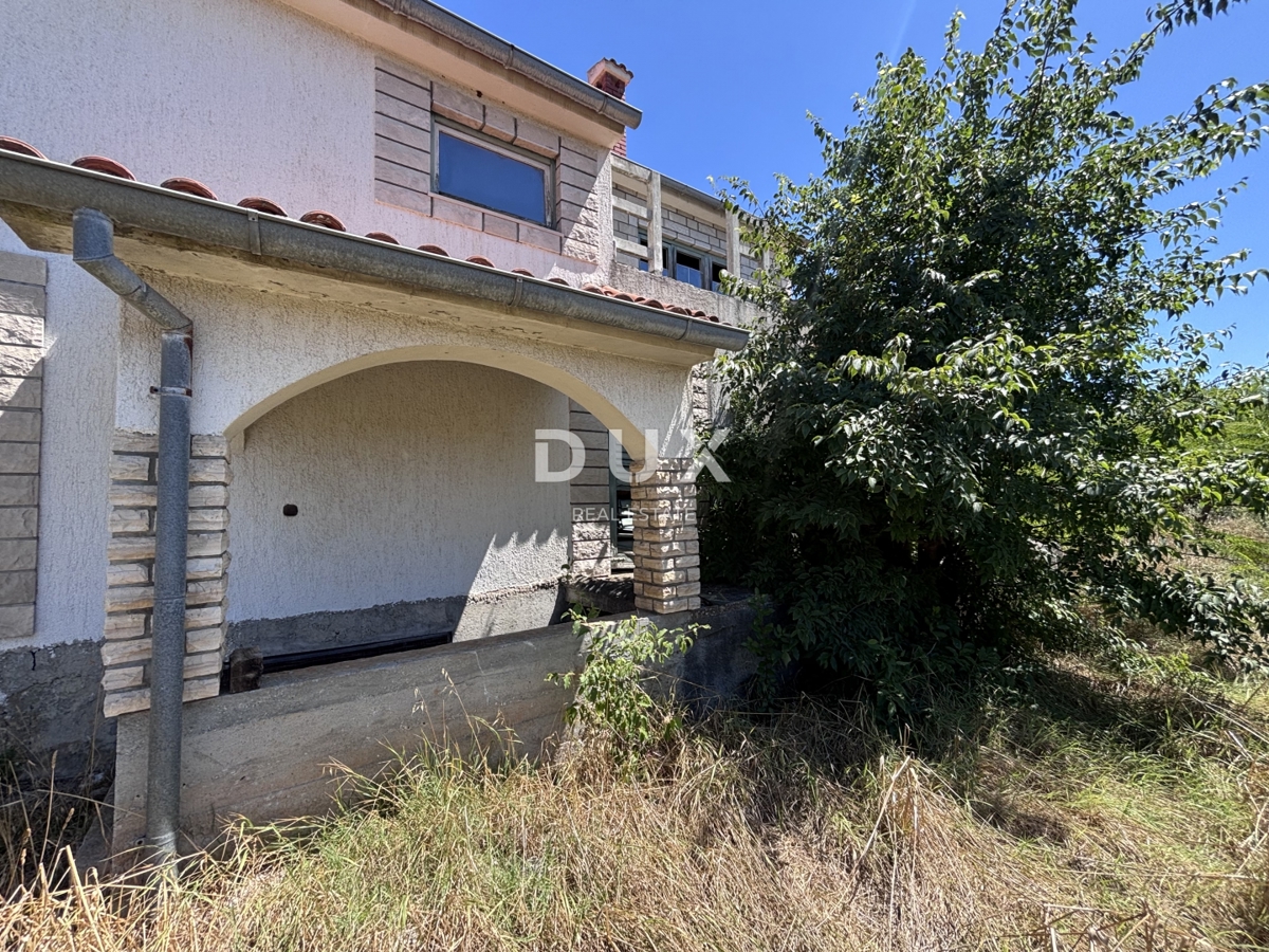 PAŠMAN, NEVIĐANE - Hiša za prenovo 100 m od morja