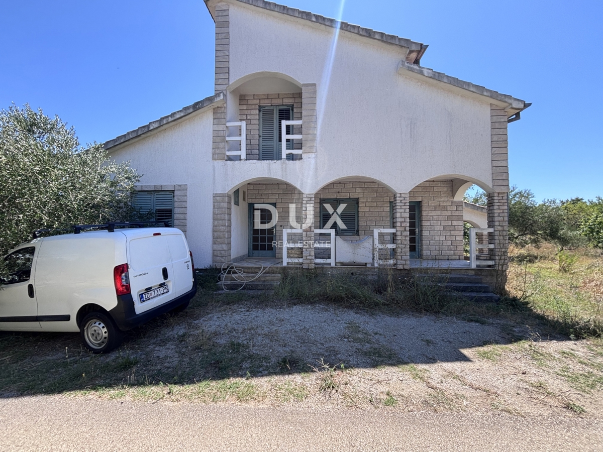 PAŠMAN, NEVIĐANE - Hiša za prenovo 100 m od morja