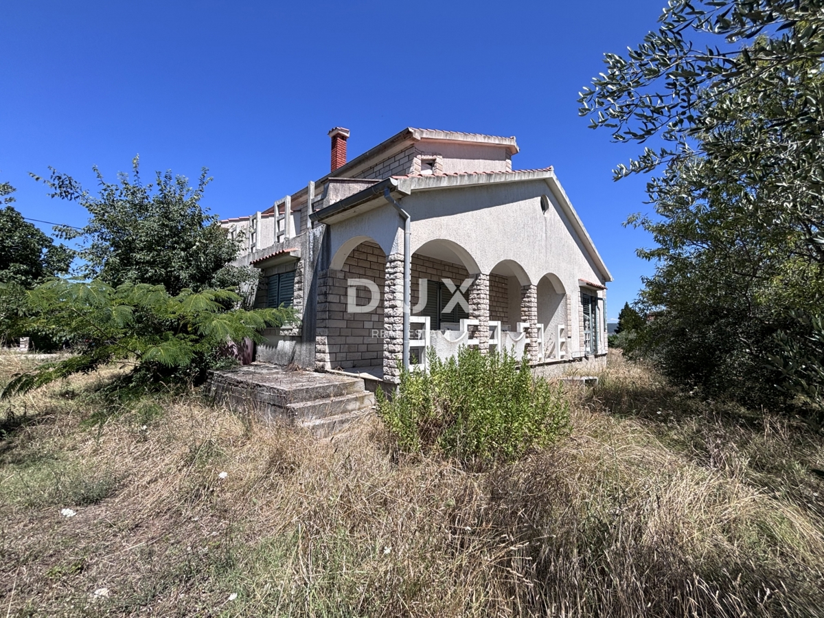 PAŠMAN, NEVIĐANE - Hiša za prenovo 100 m od morja