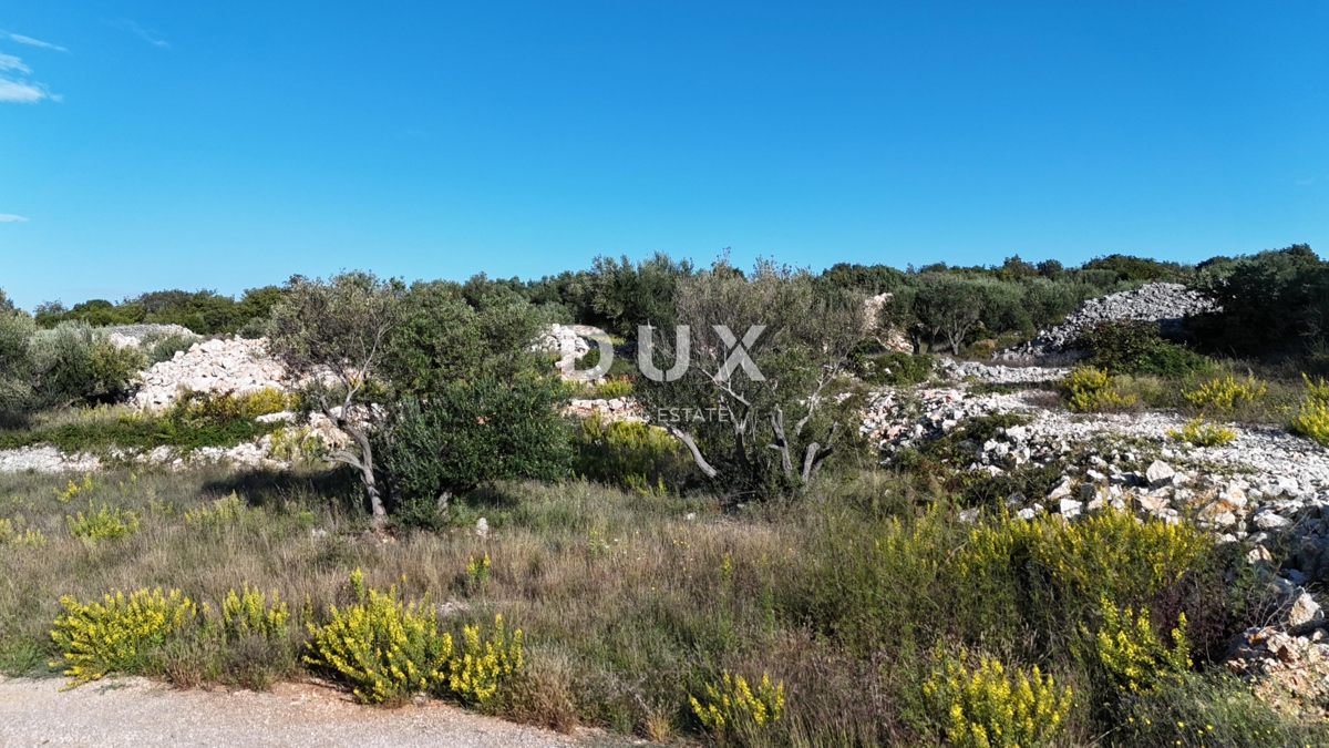 OTOK KRK, MESTO KRK - Gradbeno zemljišče 754 m2 v bližini morja