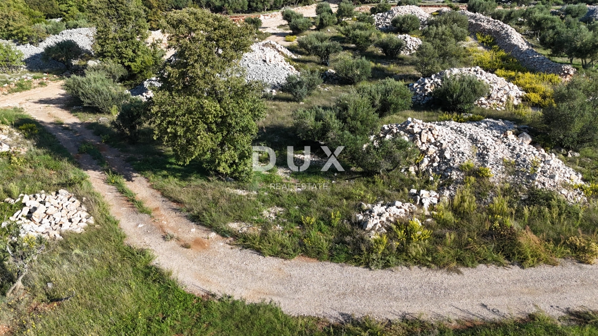 OTOK KRK, MESTO KRK - Gradbeno zemljišče 754 m2 v bližini morja