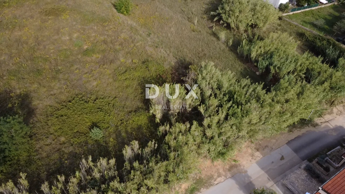 ZADAR, PRIVLAKA - Zazidljivo zemljišče 150 metrov od morja!