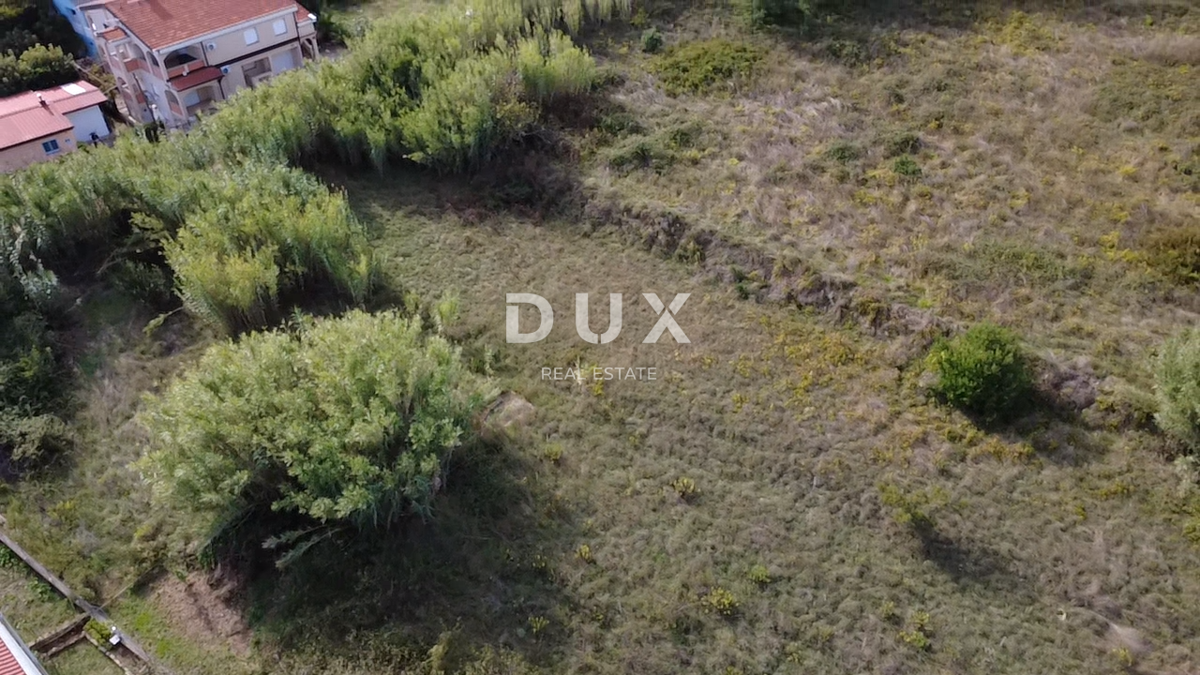 ZADAR, PRIVLAKA - Zazidljivo zemljišče 150 metrov od morja!