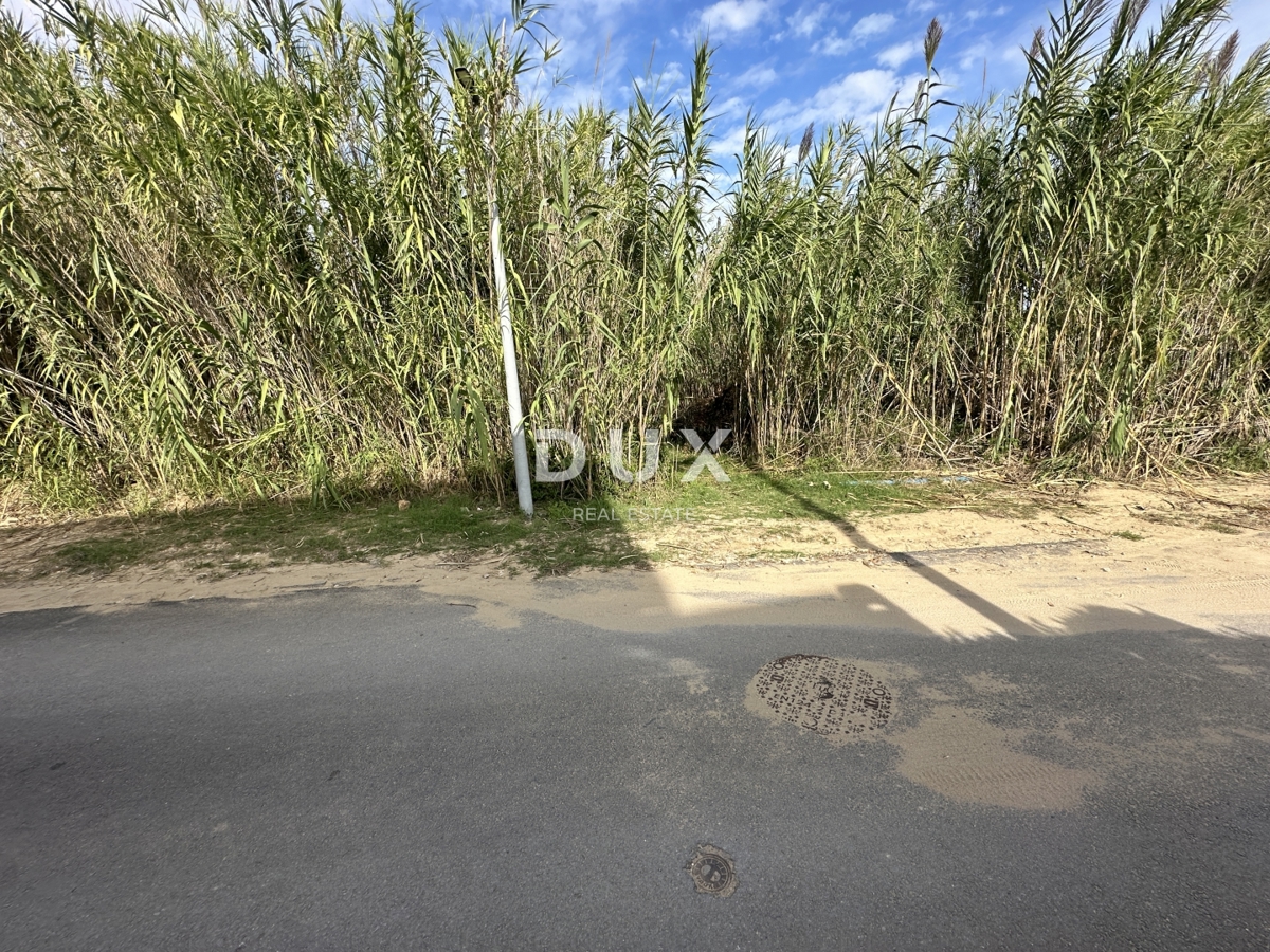ZADAR, PRIVLAKA - Zazidljivo zemljišče 150 metrov od morja!