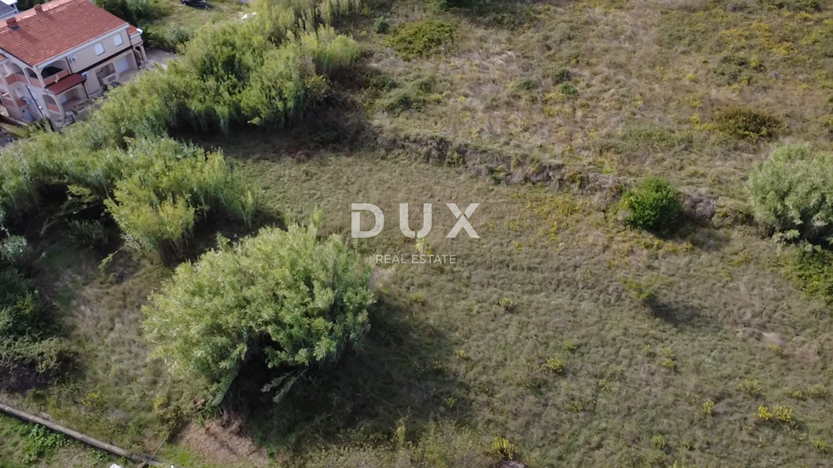 ZADAR, PRIVLAKA - Zazidljivo zemljišče 150 metrov od morja!