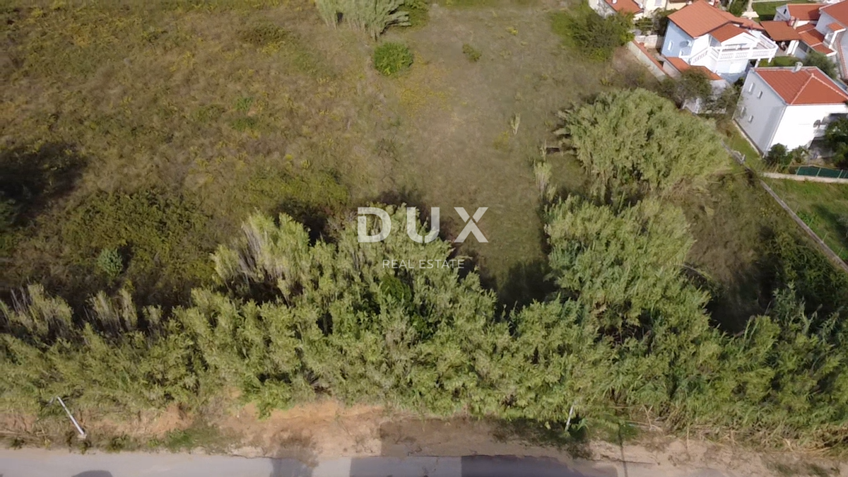 ZADAR, PRIVLAKA - Zazidljivo zemljišče 150 metrov od morja!