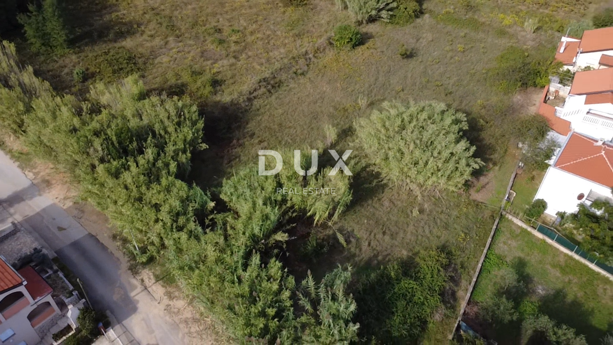 ZADAR, PRIVLAKA - Zazidljivo zemljišče 150 metrov od morja!