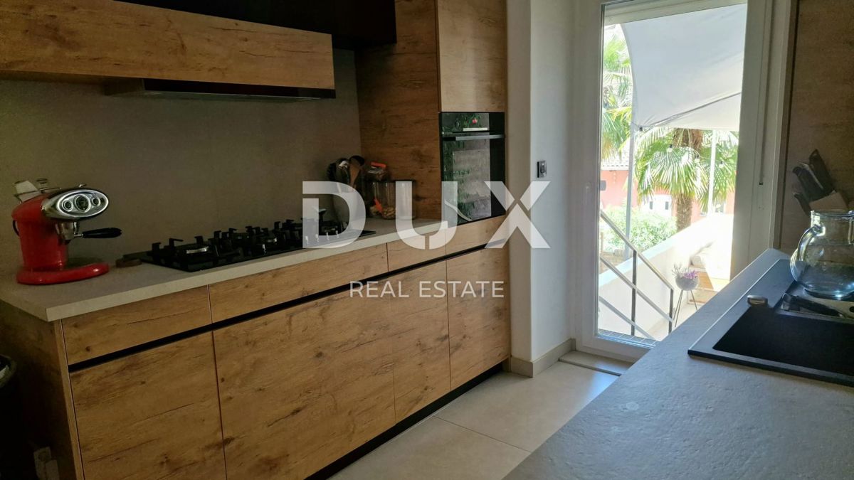 RIJEKA, CENTER - opremljeno 2-sobno stanovanje + dnevna soba s teraso