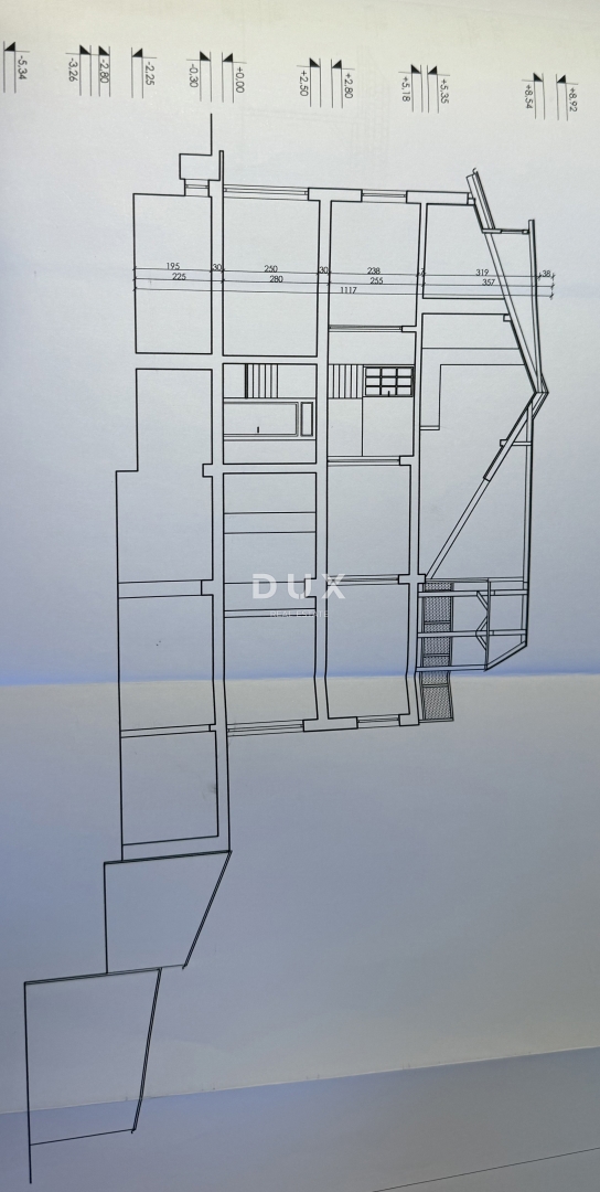 ZAGREB, MAKSIMIR - družinska hiša na odlični lokaciji!