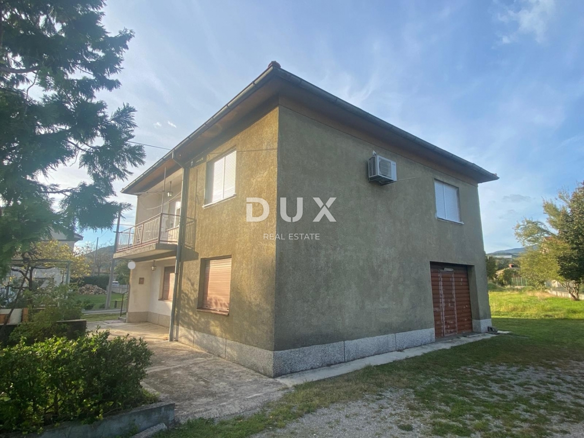 RIJEKA, DRAŽICE, CENTER - samostojna hiša z dvema ločenima stanovanjema na odlični lokaciji + 2.200 m2 GRADBENEGA ZEMLJIŠČA! PRILOŽNOST!