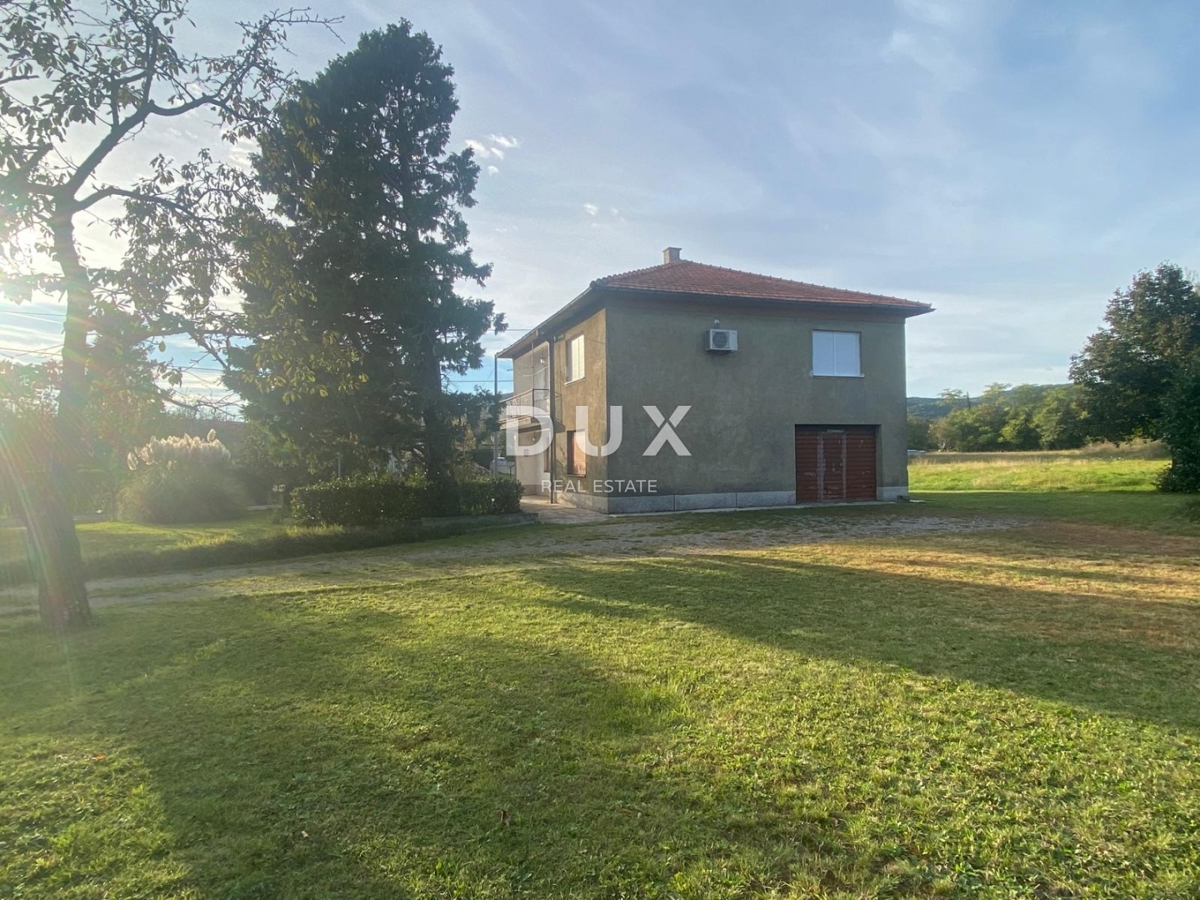 RIJEKA, DRAŽICE, CENTER - samostojna hiša z dvema ločenima stanovanjema na odlični lokaciji + 2.200 m2 GRADBENEGA ZEMLJIŠČA! PRILOŽNOST!