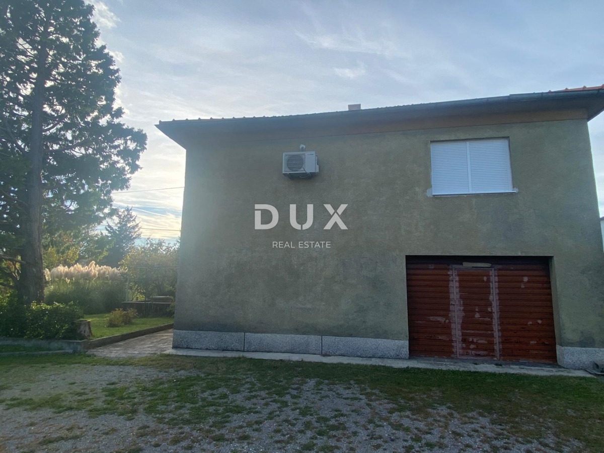 RIJEKA, DRAŽICE, CENTER - samostojna hiša z dvema ločenima stanovanjema na odlični lokaciji + 2.200 m2 GRADBENEGA ZEMLJIŠČA! PRILOŽNOST!