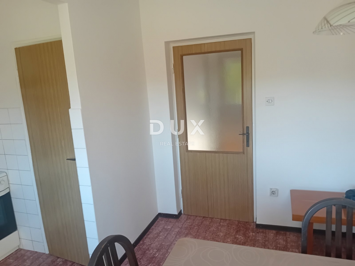 RIJEKA, DRAŽICE, CENTER - samostojna hiša z dvema ločenima stanovanjema na odlični lokaciji + 2.200 m2 GRADBENEGA ZEMLJIŠČA! PRILOŽNOST!