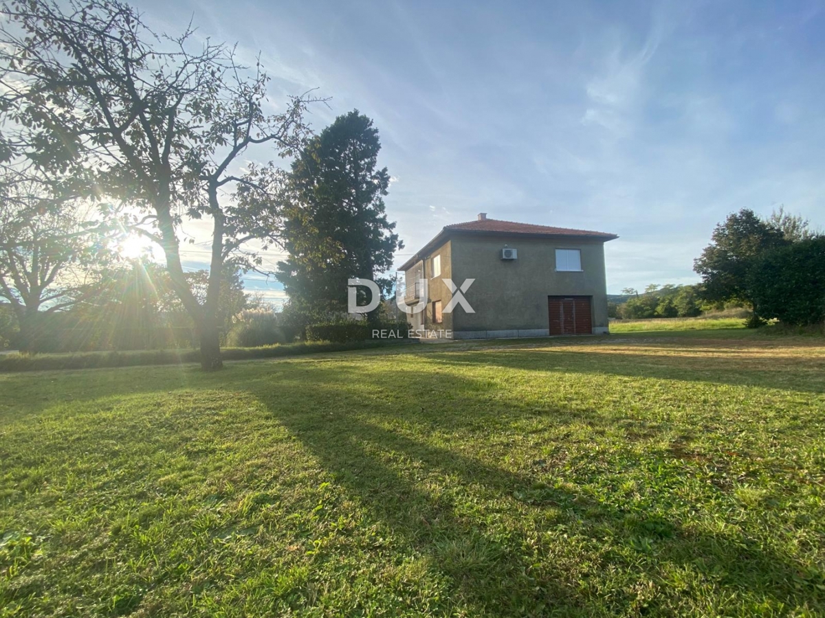 RIJEKA, DRAŽICE, CENTER - samostojna hiša z dvema ločenima stanovanjema na odlični lokaciji + 2.200 m2 GRADBENEGA ZEMLJIŠČA! PRILOŽNOST!