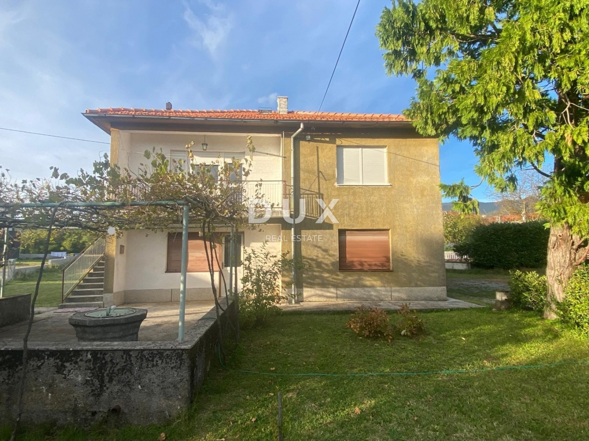 RIJEKA, DRAŽICE, CENTER - samostojna hiša z dvema ločenima stanovanjema na odlični lokaciji + 2.200 m2 GRADBENEGA ZEMLJIŠČA! PRILOŽNOST!