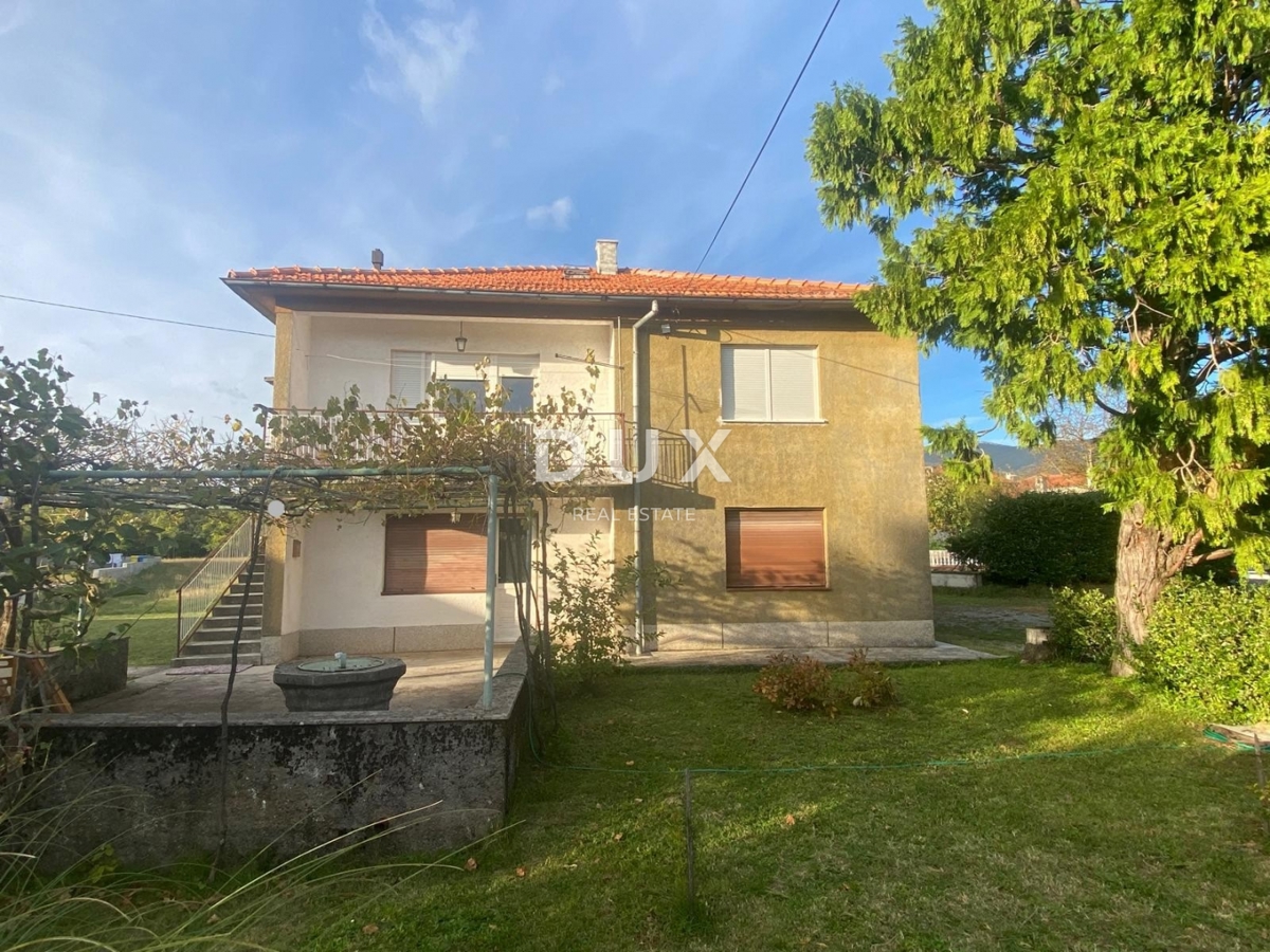 RIJEKA, DRAŽICE, CENTER - samostojna hiša z dvema ločenima stanovanjema na odlični lokaciji + 2.200 m2 GRADBENEGA ZEMLJIŠČA! PRILOŽNOST!