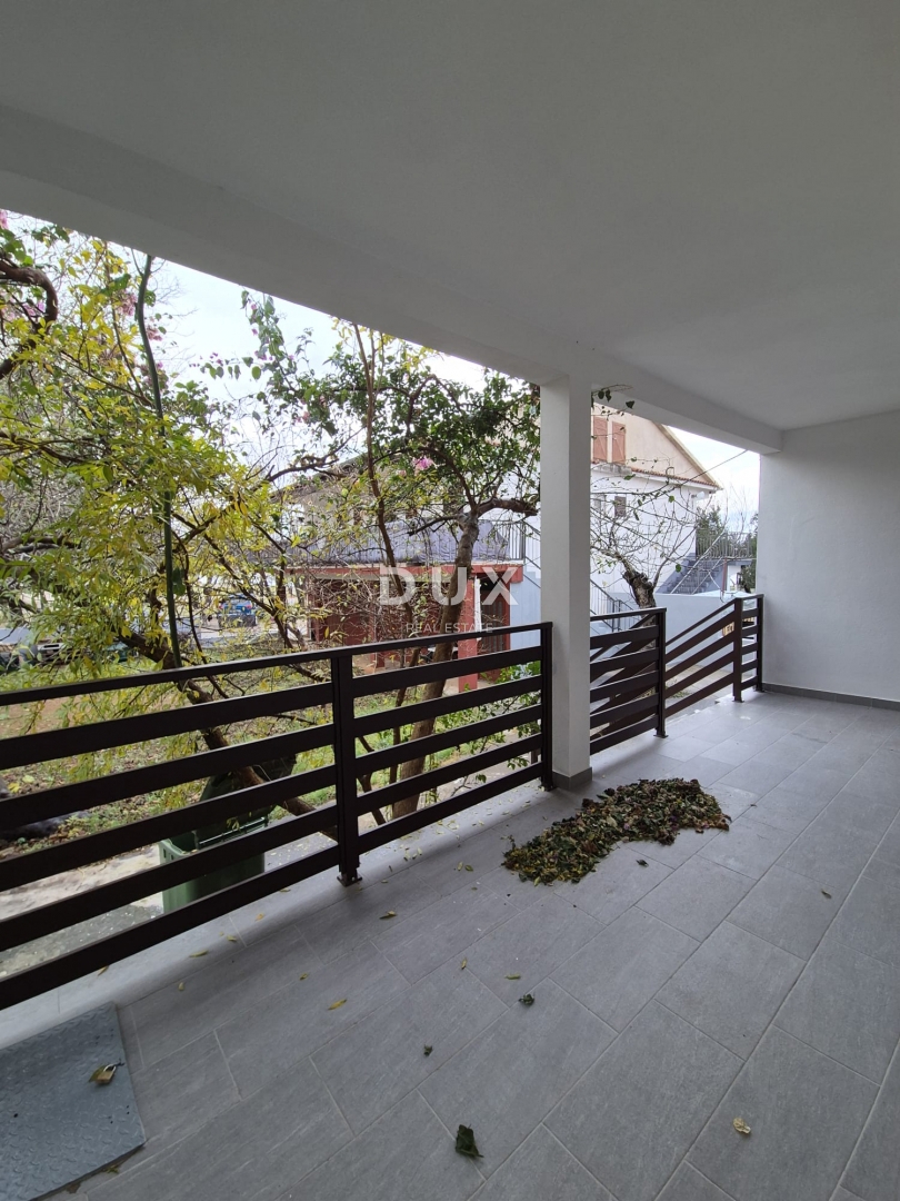 ZADAR, SELINE - PRILOŽNOST! Hiša v 1. vrsti do morja