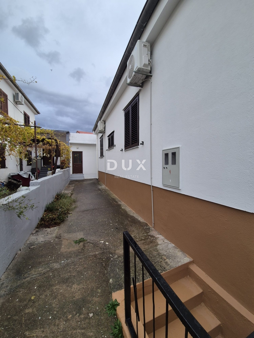 ZADAR, SELINE - PRILOŽNOST! Hiša v 1. vrsti do morja