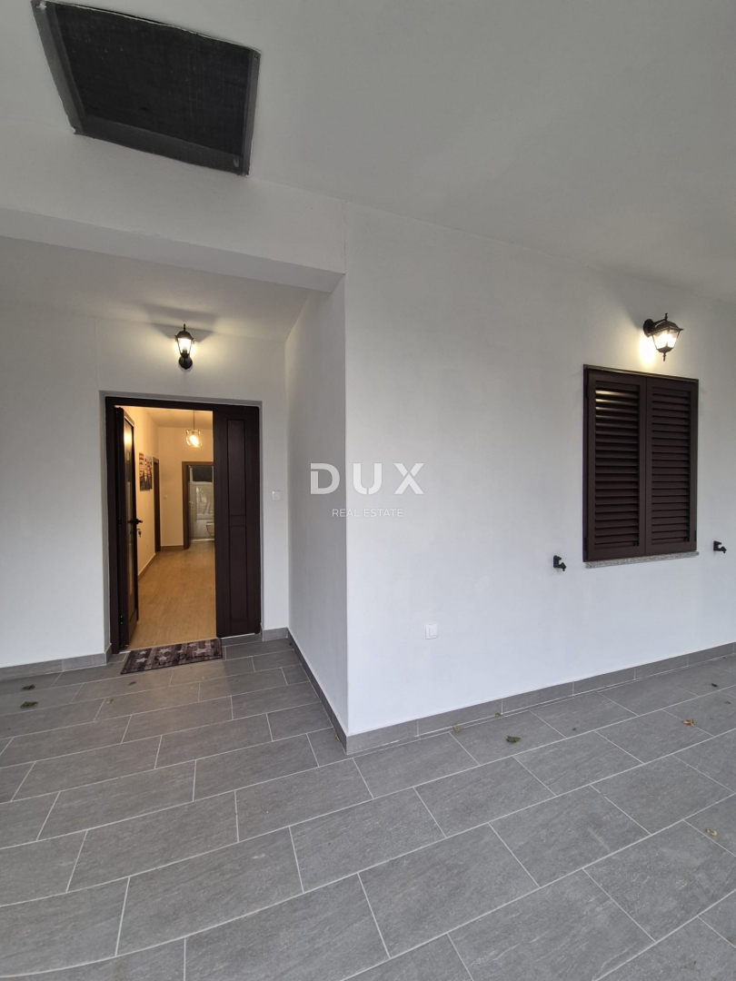 ZADAR, SELINE - PRILOŽNOST! Hiša v 1. vrsti do morja