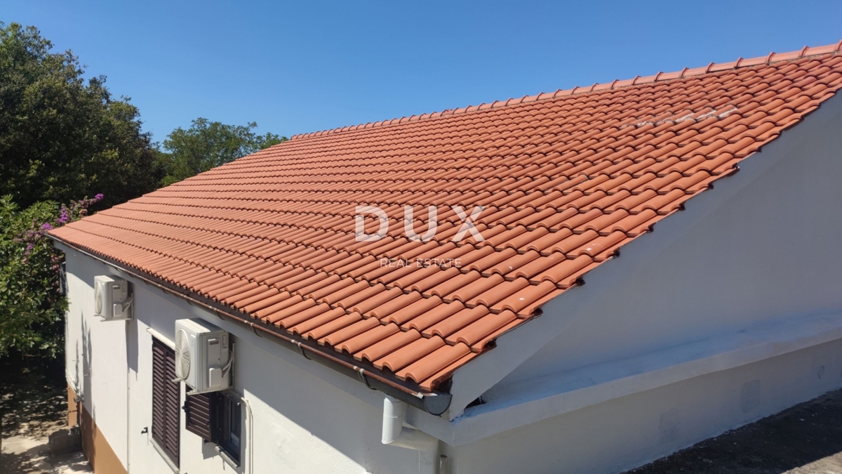 ZADAR, SELINE - PRILOŽNOST! Hiša v 1. vrsti do morja