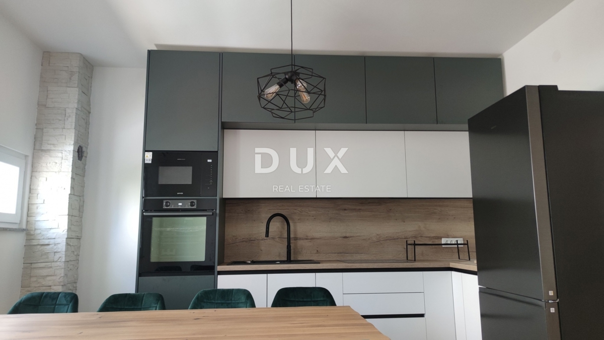 ZADAR, SELINE - PRILOŽNOST! Hiša v 1. vrsti do morja