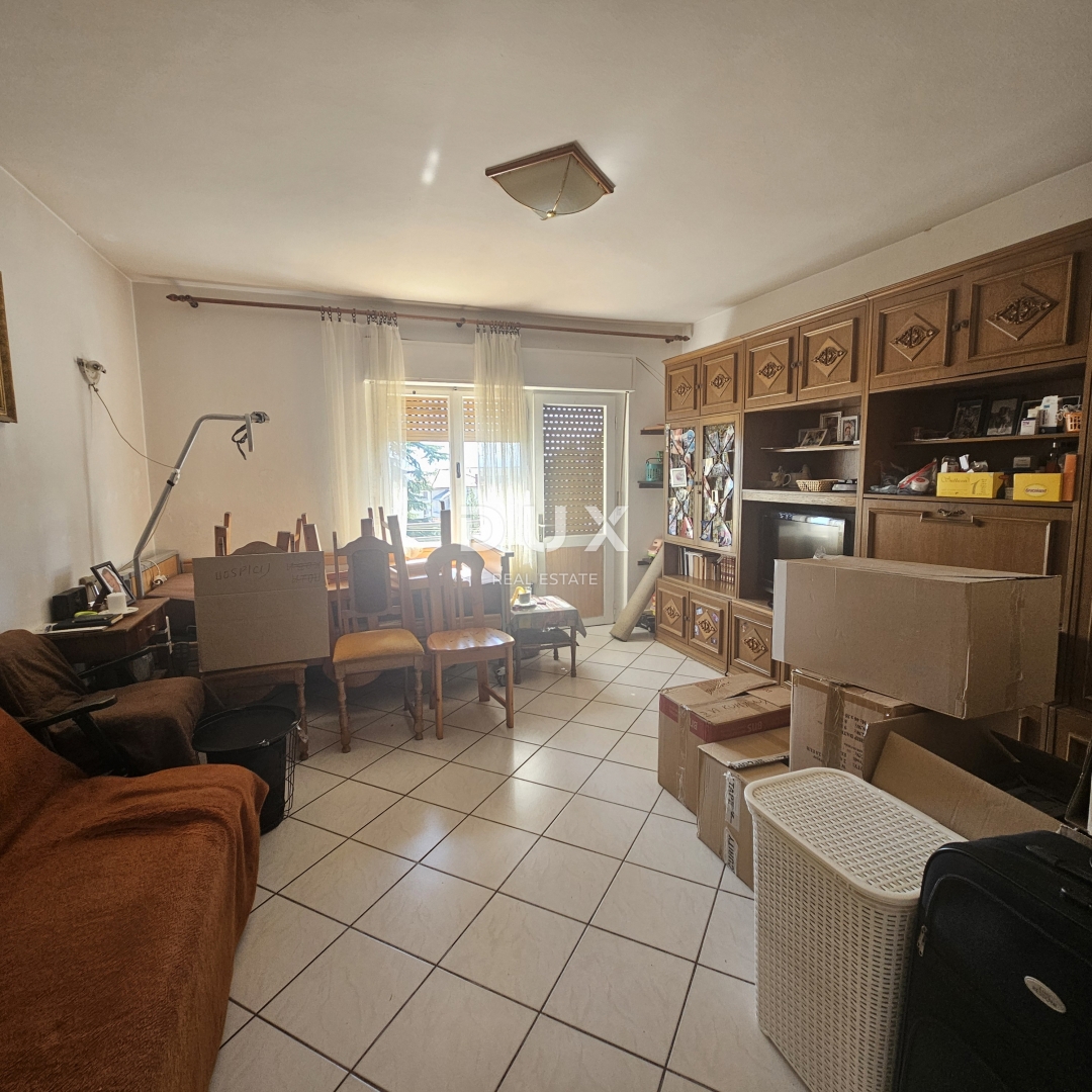 RIJEKA, ZAMET - 2-sobno stanovanje z dnevno sobo v zasebni hiši, terasa, pogled na morje, SAMO PRI NAS!