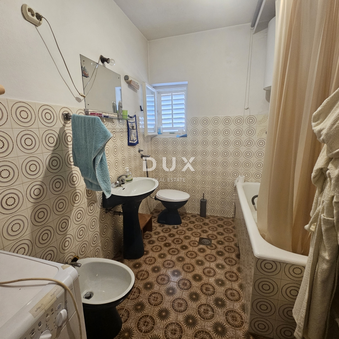 RIJEKA, ZAMET - 2-sobno stanovanje z dnevno sobo v zasebni hiši, terasa, pogled na morje, SAMO PRI NAS!