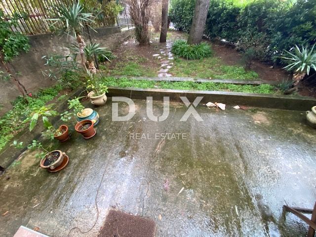 RIJEKA, TRSAT, CENTER - stanovanje 103 m2 v pritličju + GARAŽA 25 m2 + vrt v središču Trsata! PRILOŽNOST!