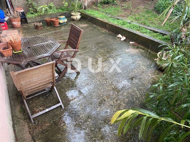 RIJEKA, TRSAT, CENTER - stanovanje 103 m2 v pritličju + GARAŽA 25 m2 + vrt v središču Trsata! PRILOŽNOST!