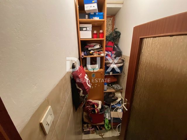 RIJEKA, TRSAT, CENTER - stanovanje 103 m2 v pritličju + GARAŽA 25 m2 + vrt v središču Trsata! PRILOŽNOST!