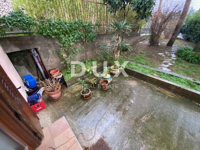 RIJEKA, TRSAT, CENTER - stanovanje 103 m2 v pritličju + GARAŽA 25 m2 + vrt v središču Trsata! PRILOŽNOST!