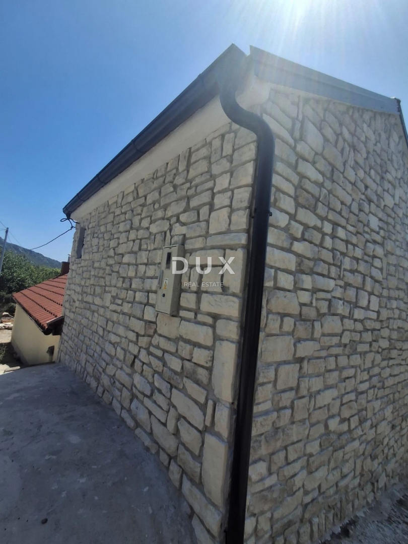 BRIBIR - Kamnita polpritlična hiša z bazenom