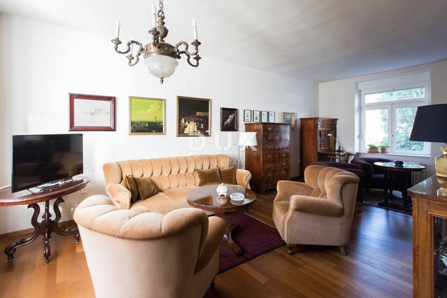 ZAGREB, MAKSIMIR - Vila v centru Zagreba