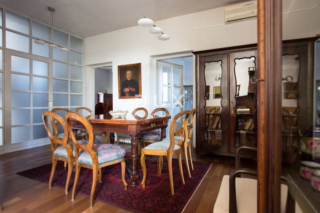 ZAGREB, MAKSIMIR - Vila v centru Zagreba