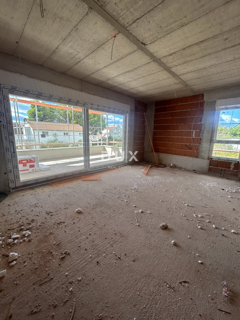 ŠIBENIK, SRIMA - Luksuzno stanovanje v novogradnji, 300 m od morja in plaže